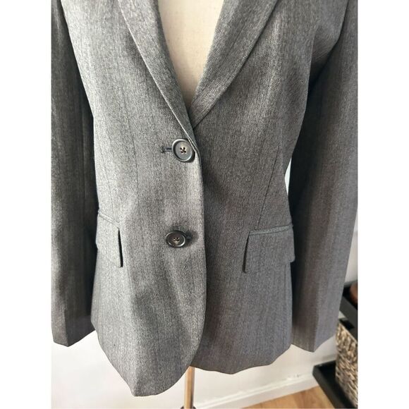 J crew gray blazer size 2 two bottom form fitting work blazer classy stylish  wo - Picture 2 of 8